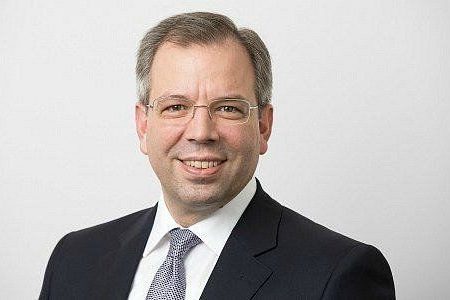 Hinder Peter 450x300